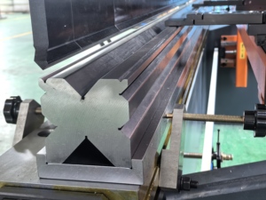 Prensa Plegadora Hidráulica 130T 3200MM con Controlador DA53T, Máquina de Plegado Totalmente Automática de 4+1 Ejes para Procesamiento de Aluminio - Product Image 4
