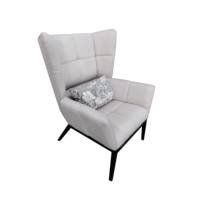 Fauteuil d'appoint moderne et confortable en tissu gris clair, style villa, appartement, hôtel, avec dossier haut et accoudoirs rembourrés