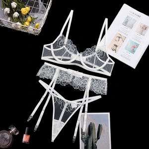 Vente en gros de costume 3 pièces sexy fendu avec <span class=keywords><strong>porte</strong></span>-jarretelles en maille croisée Ensemble de lingerie érotique sexy transparente - Product Image 2