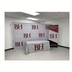 Paquete de Exhibición para Ferias Comerciales: Soporte Personalizado para Pancartas Tipo 'Step and Repeat', Cubierta para Mesa, Soporte Enrollable y Fondo para Eventos - Product Image 1