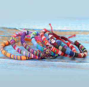Bracelet en coton tressé fait main, motif ethnique, bracelet en tissu tressé, bijoux de plage et de festival pour femmes - Product Image 4
