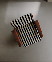 Fauteuil d'appoint japonais moderne du milieu du siècle Canapé simple Wabi-Sabi avec cadre en bois Chaise de loisirs pour la maison ou le salon de l'hôtel