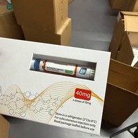 Boîte cadeau magnétique personnalisée pour cosmétiques, emballage de stylos gaufrés.