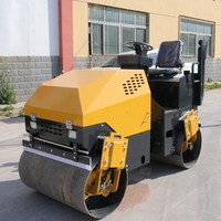 Rouleau vibratoire à double tambour Lander LDYL-2TON de 2 tonnes avec moteur et pompe, fourni par l'usine