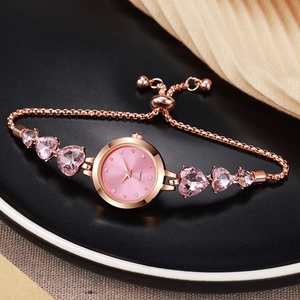 Élégante montre-bracelet en forme de cœur avec pierres précieuses noires pour femme, montre à quartz en or rose avec cadran en cristal - Product Image 6