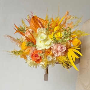 Bouquet a Ventaglio di Rose Vere Conservate Giallo-Arancio 'Secret Garden' - Dimensioni Personalizzabili per Soggiorno, Camera da Letto, Sala da Pranzo, Matrimoni - Product Image 3