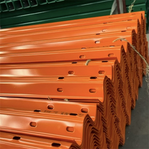 Barrière de sécurité routière en acier galvanisé à chaud anti-collision personnalisée en forme de W et <span class=keywords><strong>accessoires</strong></span> de barrière de sécurité - Product Image 3