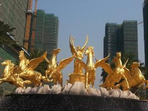 उच्च गुणवत्ता वाले जीवन आकार के फाइबर ग्लास पशु गोल्डन मूर्तिकला पेगासस घोड़े की प्रतिमा - Product Image 6