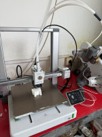 Impresora 3D FDM Bambu Lab A1 de Alta Velocidad, Conexión USB Automática, Garantía de 1 Año, Material de Impresión PLA, Volumen de Construcción de 256x256x256 mm