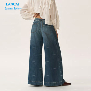 Jeans pour femmes personnalisés, écologiques, coupe droite, taille basse, bleu clair uni, décontractés, avec effet délavé et ceinture boutonnée - Product Image 4