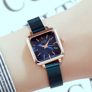 Reloj cuadrado pequeño para mujer, sencillo, elegante, moderno y casual, un modelo superventas. - Product Image 5