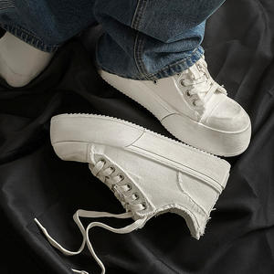 Zapatillas de lona negras con efecto desgastado para hombre, suela gruesa, estilo casual, zapatos con aspecto sucio para parejas, zapatillas de lona a la moda. - Product Image 4