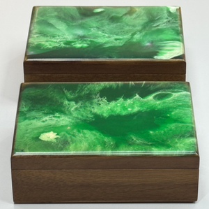 Boîte en bois en résine époxy écologique polie à la main pour le rangement DIY d'artisanat et de bijoux - Product Image 4