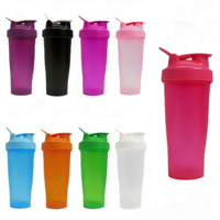 Bouteilles de shaker de protéines en plastique personnalisées avec logo d'usine, 400 ml et 600 ml, avec boule en métal et poignée portable, emballage en boîte
