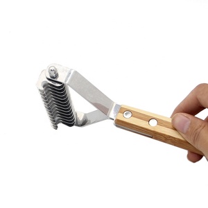 Della fabbrica del Commercio All'ingrosso di Bambù di Legno Pet Dematting Attrezzo del Gatto Del Cane <span class=keywords><strong>Sottopelo</strong></span> Rastrello Dematting <span class=keywords><strong>Pettine</strong></span> - Product Image 4