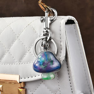 2025 nouveau luxe créatif pendentif mode personnalisé sac pendentif femme en gros coloré champignon porte-clés - Product Image 4