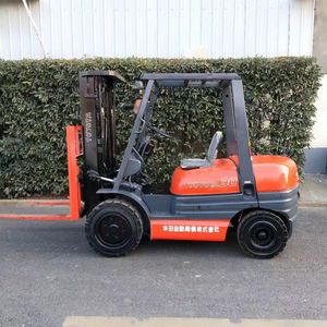 Carretillas elevadoras Toyota usadas 3 toneladas buen estado bajo precio original Japón horas de trabajo bajas - Product Image 5
