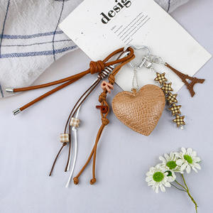 Marrón Miu estilo tejido carta personalizada versátil estrella cuero corazón Torre accesorios bolsa colgante llavero - Product Image 6