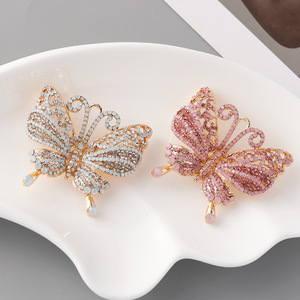 2025 nueva moda aleación Rosa chapado en oro mariposa diamantes de imitación diseño hueco broche con Pin para mujeres elegantes - Product Image 3