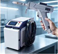 Soudeuse laser à fibre portative multifonctionnelle pour la découpe, le soudage et l'élimination de la peinture et de la rouille sur tôles et tuyaux métalliques