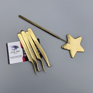 แหนบต่อขนตา LUCKY LASH TOOLS รุ่น LLT-10185 สำหรับมืออาชีพ พร้อมโลโก้ส่วนตัว สีทอง ทำจากสแตนเลส ป้องกันไฟฟ้าสถิตย์ ด้ามจับไฟเบอร์ ปลายเรียบลื่น - Product Image 6