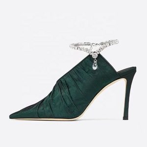 Sandales à talons hauts et fins pour femmes avec lanières à la cheville, découpes latérales, en cuir, à bout pointu, style escarpins de soirée, ornées de diamants brillants - Product Image 3