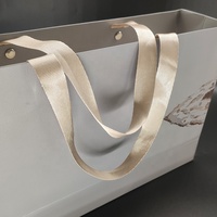 Caja de Regalo Rígida con Tapa y Base, Personalizada con Lámina Dorada, con Asa de Cinta de Satén y Bolsa de Papel para Té, Vino, Productos de Cuidado de la Piel y Regalos Premium