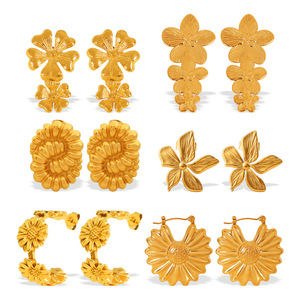 Boucles d'oreilles clous fleuris plaqué or 18 carats en alliage de zinc et acier inoxydable, design irrégulier, bijoux de mode - Product Image 5