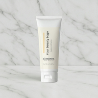 Nettoyant visage éclaircissant qui élimine la saleté, hydrate la peau et améliore le teint pour un teint plus lisse et éclatant