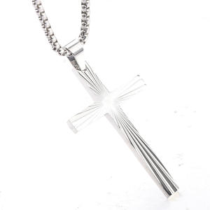 Collier avec pendentif croix vintage rayé en acier inoxydable de 50 mm pour hommes et femmes - Product Image 2