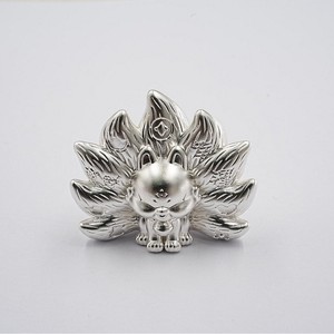 Figurine de renard à neuf queues en argent - Pendentif en argent pur fait main en forme de renard tridimensionnel - Product Image 2