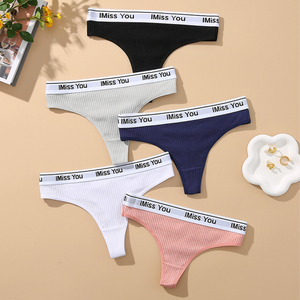 Delicias sensuales: venta al por mayor de bragas sensuales de cintura baja y tangas para niñas con cintura con letras - Product Image 1