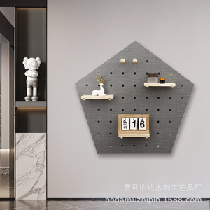 Estante de almacenamiento de madera con tablero perforado pentagonal, montado en la pared, ajustable, para exhibición en la entrada. - Product Image 2