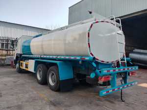 Camion-citerne HOWO 6x4 20 m³ à prix d'usine, moteur WP3Q130E50, étanche et efficace pour la distribution de carburant - Product Image 4