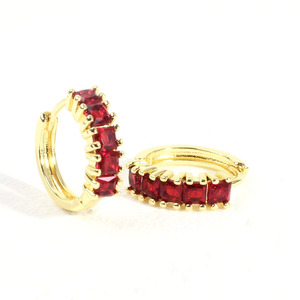 Pendientes de <span class=keywords><strong>Aro</strong></span> Huggie de Lujo con Circones Negros, Rojos y Rosas, Chapados en Oro de 14K, Joyería Atemporal, Pendientes Elegantes para Ocasiones Formales - Product Image 4