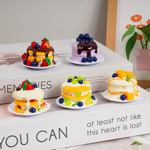 Set de Decoración Creativo de Mini Panqueques de Plástico - Adornos Coloridos con Frutas para Exhibición en el Hogar y Cafeterías - Product Image 1