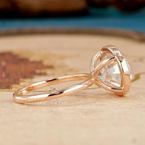 แหวนเพชรงานฝีมือชั้นสูง ออกแบบเพื่อแสดงความงดงาม ความเปล่งประกาย และความสง่างามของเพชรคุณภาพพรีเมียม - Product Image 6