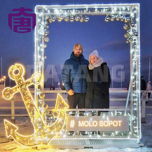 Decoración Luminosa Festiva para Fondo Fotográfico Navideño, para Eventos en Centros Comerciales, Área Interactiva de Fotos Navideñas - Product Image 2