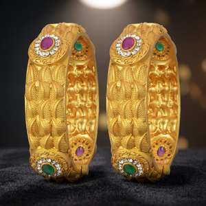 Fabricante de brazaletes antiguos para mujer en Mumbai y joyería artificial al por mayor chapada en oro con circonitas en Rubygreen - Product Image 2