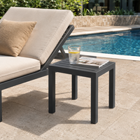Table de salle à manger extérieure moderne carrée en alliage d'aluminium FLD1006, imperméable, pour hôtel, plage, complexe hôtelier