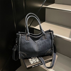 Sac fourre-tout spacieux pour le trajet quotidien Printemps 2026, sac à bandoulière en cuir huilé de qualité supérieure avec <span class=keywords><strong>boucle</strong></span> de <span class=keywords><strong>ceinture</strong></span>, design de niche - Product Image 2