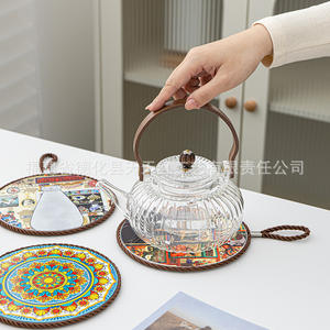 Tapis isolant thermique en céramique KFB017, rond, 17 cm, motif médaillon, antidérapant, pour la cuisine, fabriqué en Chine - Product Image 1