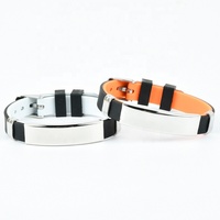 Bracelet ajustable bicolore en silicone acier titane couple gravé bracelet en acier inoxydable avec étiquette noire