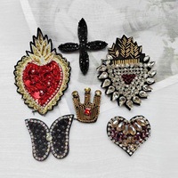Patch en tissu de broderie en forme de coeur perlé fait à la main vêtements industrie lourde Patch décoratif Appliques Patch de décoration de mode