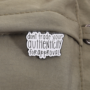 Ne pas échanger votre authenticité pour approbation émail broche citation inspirante broche revers Badge sac à dos bijoux cadeaux en gros - Product Image 4