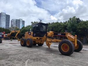 Motoniveladora Caterpillar 140H de segunda mano en stock, completa, original CAT, hidráulica, con pocas horas de uso, para proyectos de nivelación de carreteras. - Product Image 6