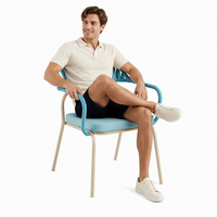 Chaise de jardin empilable avec cadre en acier, coussin amovible tressé en corde, idéale pour l'extérieur et compatible avec les conteneurs mixtes