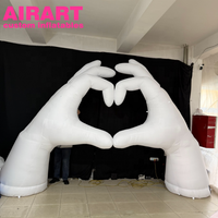 Décoration de la Saint-Valentin, main en forme de cœur gonflable blanche