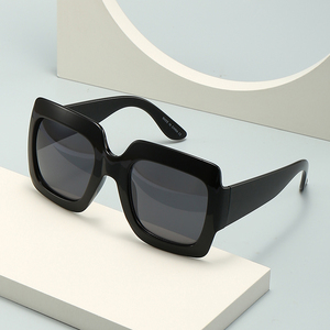 Lunettes de soleil tendance pour femmes, monture carrée oversize, logo personnalisé, motif léopard coloré, verres contrastants, style mode - Product Image 2