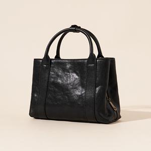 Bolso de piel de vaca suave con asa para el hombro, un bolso cruzado retro y sencillo de gran capacidad para mujer - Product Image 1